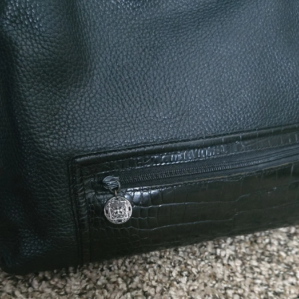 Brighton Black Pebbled Leather W/ Crocodile-Embossed Trim Shoulder Bag (EUC)🖤🩶